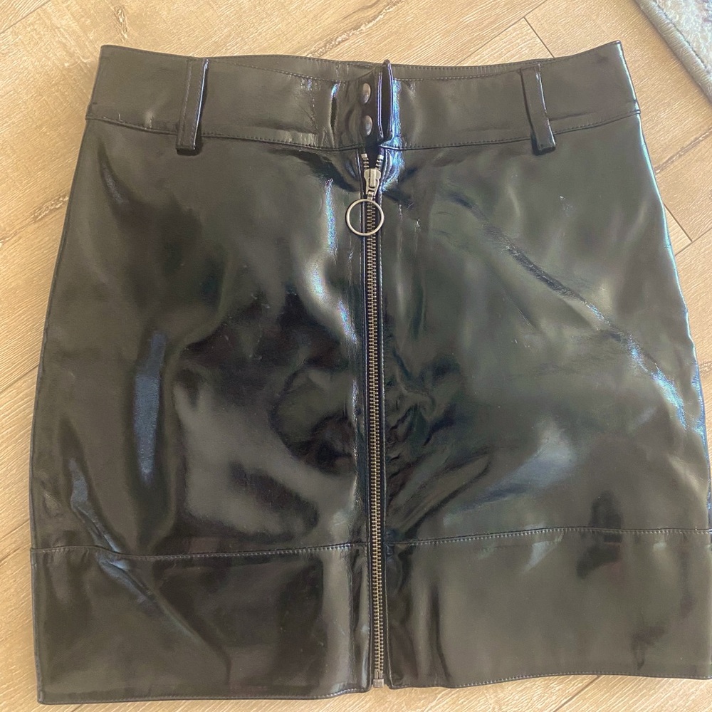Vinyl back skirt - Small